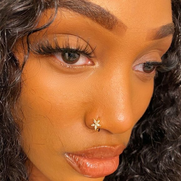 Flower Nose Hoop Surgical Steel Made Of Surgical Stainless Steel Hypoallergenic - Picture 1 of 4